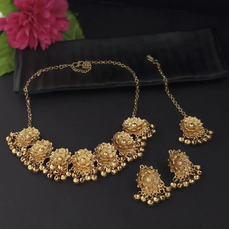 Classic Pearl Necklace-Kriaa Gold Plated Necklace Set With Maang Tikka - 1116017